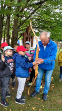 Wycieczka klas drugich do Grodu Pędzików
