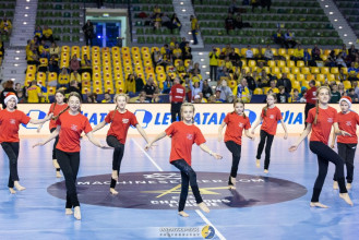 Oprawa artystyczna naszych uczniów podczas meczu piłki ręcznej 