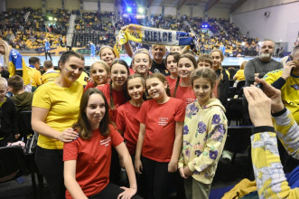 Oprawa artystyczna naszych uczniów podczas meczu piłki ręcznej 