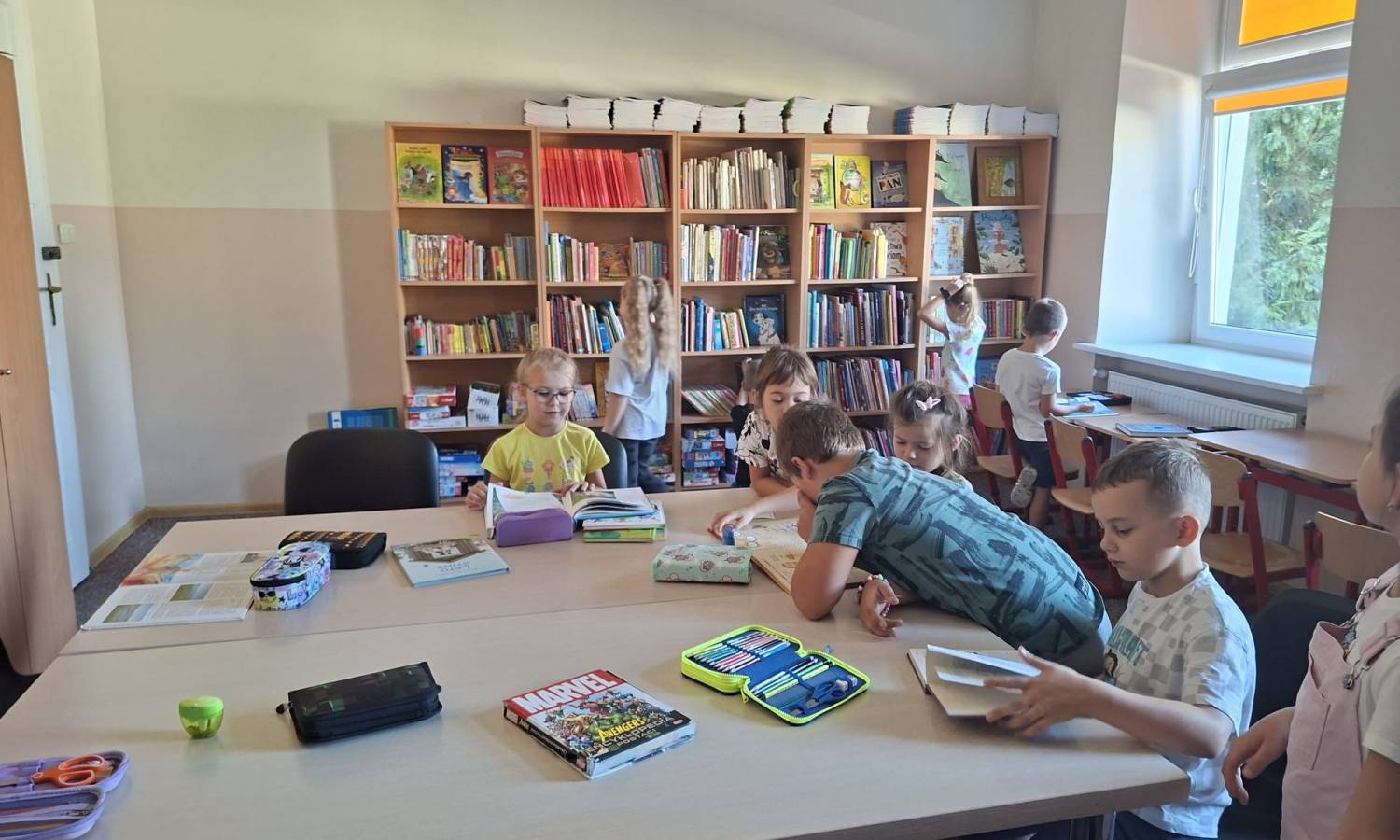 Wizyta klasy 1b w bibliotece